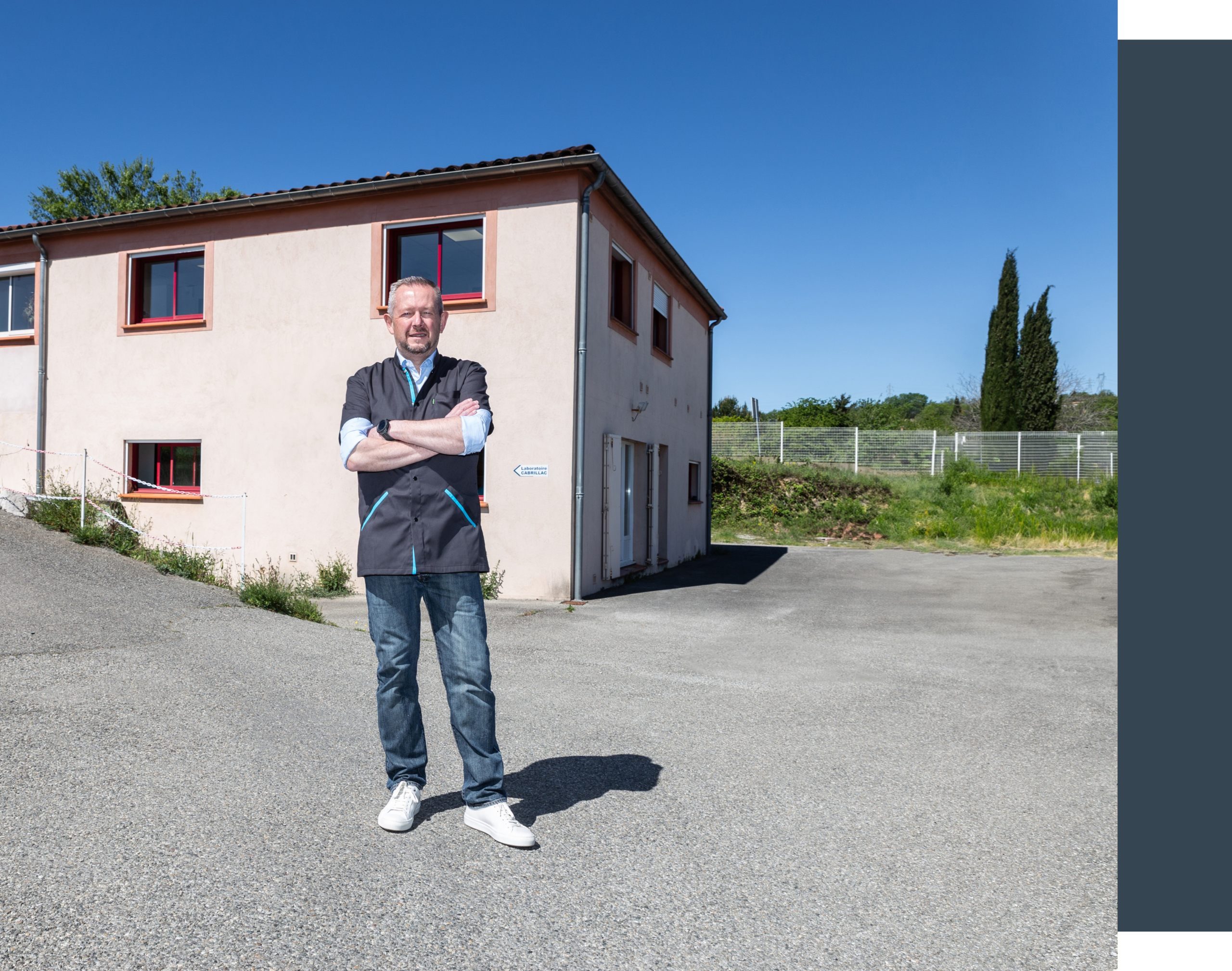 088 photographe-entreprise-manosque-corporate-prothésiste-dentaire-pres Thierry Cabrillac fondateur et prothésiste du Laboratoire Cabrillac à Sainte-Tulle